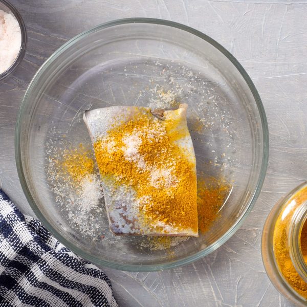 pomfret with salt and haldi for patrani macchi