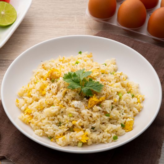 Cook a delicious Chinese garlic and egg fried rice recipe in minutes.